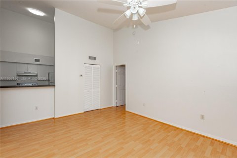 Condominio en venta en Pembroke Pines, Florida, 2 dormitorios, 98.29 m2 № 2018071 - foto 28