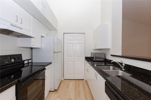 Condominio en venta en Pembroke Pines, Florida, 2 dormitorios, 98.29 m2 № 2018071 - foto 12
