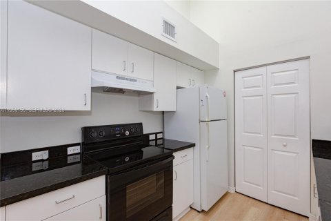 Condominio en venta en Pembroke Pines, Florida, 2 dormitorios, 98.29 m2 № 2018071 - foto 14