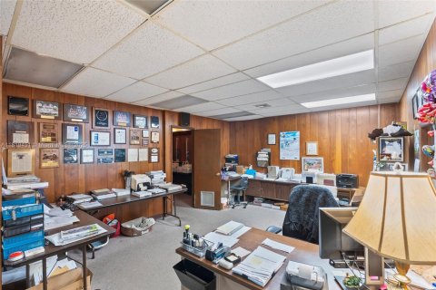 Commercial property in Pompano Beach, Florida № 1937915 - photo 16