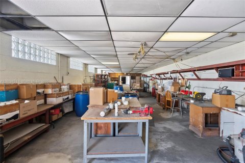 Commercial property in Pompano Beach, Florida № 1937915 - photo 18