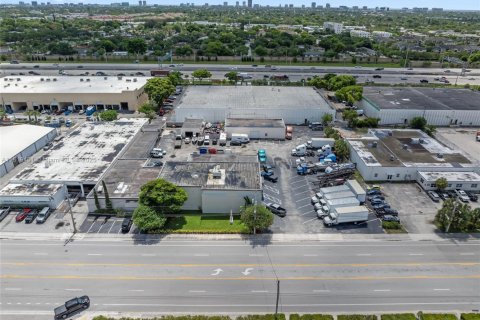 Propiedad comercial en venta en Pompano Beach, Florida № 1937915 - foto 1
