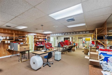 Commercial property in Pompano Beach, Florida № 1937915 - photo 22