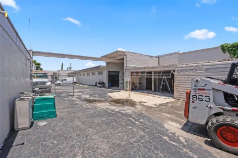 Propiedad comercial en venta en Pompano Beach, Florida № 1937915 - foto 14