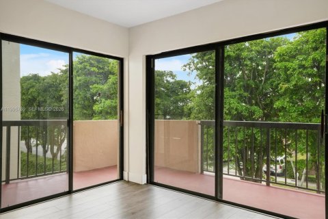 Condo in Miami, Florida, 2 bedrooms  № 2064979 - photo 8