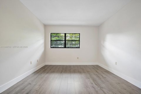 Condo in Miami, Florida, 2 bedrooms  № 2064979 - photo 16