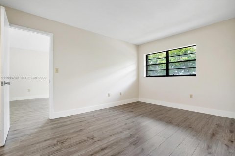 Condo in Miami, Florida, 2 bedrooms  № 2064979 - photo 18