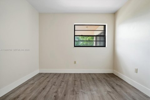 Condo in Miami, Florida, 2 bedrooms  № 2064979 - photo 24