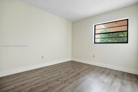 Condo in Miami, Florida, 2 bedrooms  № 2064979 - photo 23