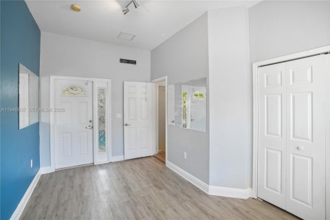 House in Coral Springs, Florida 4 bedrooms, 229.65 sq.m. № 2003088 - photo 26