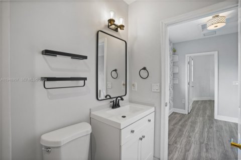 House in Coral Springs, Florida 4 bedrooms, 229.65 sq.m. № 2003088 - photo 21