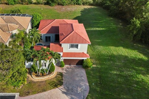 House in Coral Springs, Florida 4 bedrooms, 229.65 sq.m. № 2003088