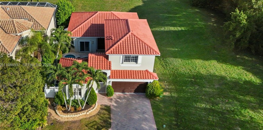 House in Coral Springs, Florida 4 bedrooms, 229.65 sq.m. № 2003088