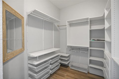 House in Coral Springs, Florida 4 bedrooms, 229.65 sq.m. № 2003088 - photo 16