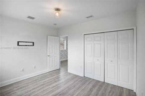 House in Coral Springs, Florida 4 bedrooms, 229.65 sq.m. № 2003088 - photo 22