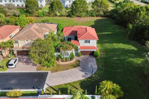 House in Coral Springs, Florida 4 bedrooms, 229.65 sq.m. № 2003088 - photo 2