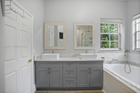 House in Coral Springs, Florida 4 bedrooms, 229.65 sq.m. № 2003088 - photo 14