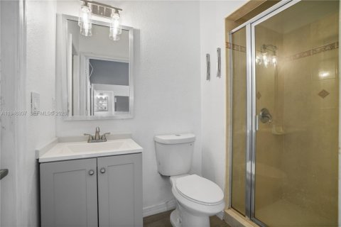 House in Coral Springs, Florida 4 bedrooms, 229.65 sq.m. № 2003088 - photo 25