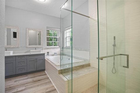 House in Coral Springs, Florida 4 bedrooms, 229.65 sq.m. № 2003088 - photo 15