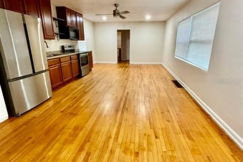 House in Orlando, Florida 2 bedrooms, 132.11 sq.m. № 2378004 - photo 3
