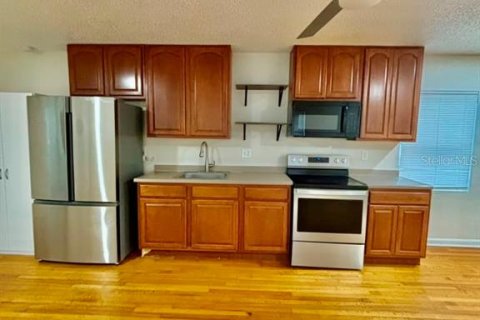 House in Orlando, Florida 2 bedrooms, 132.11 sq.m. № 2378004 - photo 5