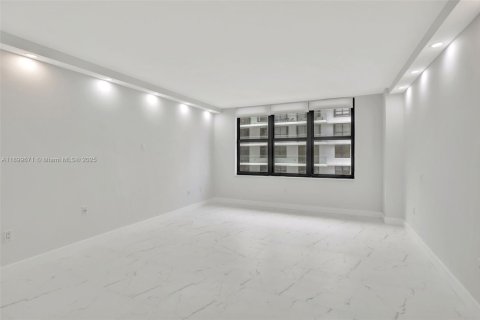Condo in Bal Harbour, Florida, 2 bedrooms  № 2035376 - photo 28