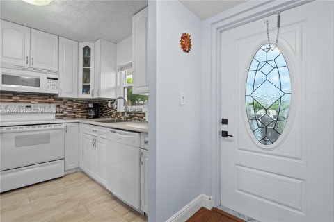 Купить кондоминиум в Санрайз, Флорида 8 комнат, 69.68м2, № 2085574 - фото 5