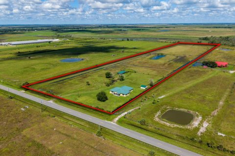 Casa en venta en Okeechobee, Florida, 3 dormitorios, 305.93 m2 № 2417219 - foto 23