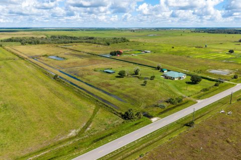Casa en venta en Okeechobee, Florida, 3 dormitorios, 305.93 m2 № 2417219 - foto 30