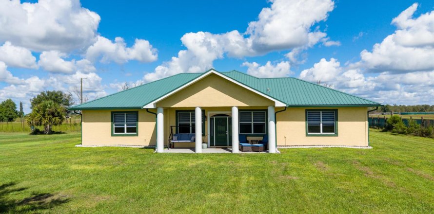 Casa en Okeechobee, Florida 3 dormitorios, 305.93 m2 № 2417219