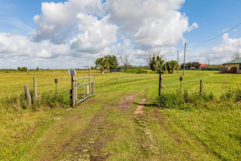 Casa en venta en Okeechobee, Florida, 3 dormitorios, 305.93 m2 № 2417219 - foto 17
