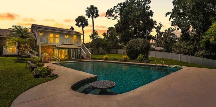 House in Ormond Beach, Florida 5 bedrooms, 287.44 sq.m. № 1853588