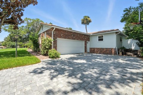 House in Ormond Beach, Florida 5 bedrooms, 287.44 sq.m. № 1853588 - photo 17
