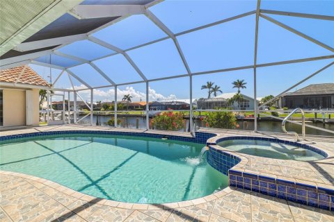 Casa en venta en Punta Gorda, Florida, 4 dormitorios, 248.14 m2 № 1612626 - foto 2