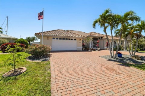 Casa en venta en Punta Gorda, Florida, 4 dormitorios, 248.14 m2 № 1612626 - foto 6