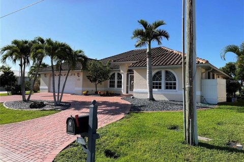 Casa en venta en Punta Gorda, Florida, 4 dormitorios, 248.14 m2 № 1612626 - foto 1