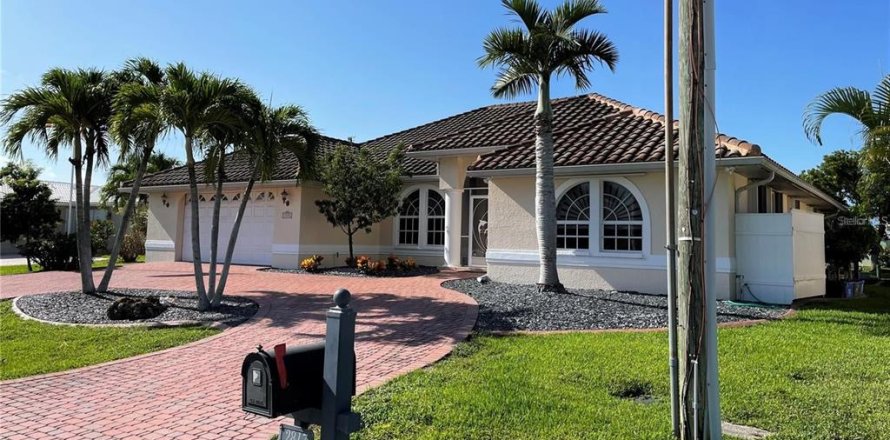 Casa en Punta Gorda, Florida 4 dormitorios, 248.14 m2 № 1612626