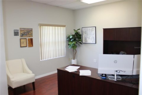 Immobilier commercial à louer à Palm Harbor, Floride: 1161.28 m2 № 1850077 - photo 11
