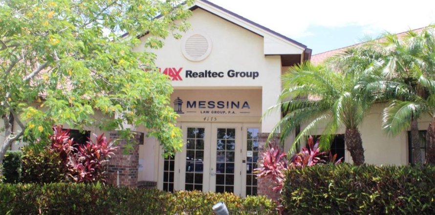 Immobilier commercial à Palm Harbor, Floride 1161.28 m2 № 1850077