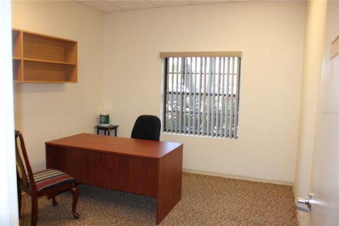 Immobilier commercial à louer à Palm Harbor, Floride: 1161.28 m2 № 1850077 - photo 8