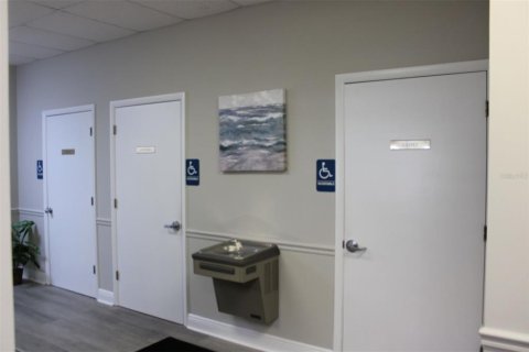 Immobilier commercial à louer à Palm Harbor, Floride: 1161.28 m2 № 1850077 - photo 6