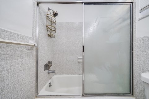 Снять в аренду квартиру в Авентура, Флорида 1 спальня, 74.32м2, № 2088284 - фото 9