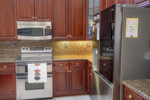 Villa ou maison à vendre à Coral Springs, Floride: 5 chambres, 282.24 m2 № 1921769 - photo 21