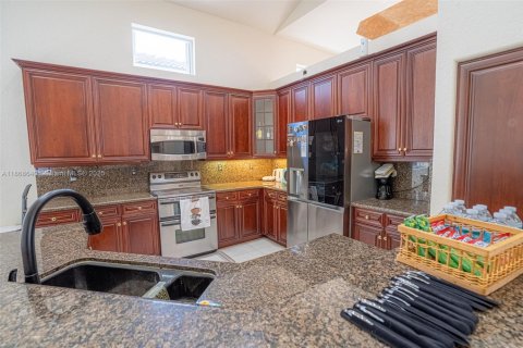 Villa ou maison à vendre à Coral Springs, Floride: 5 chambres, 282.24 m2 № 1921769 - photo 22