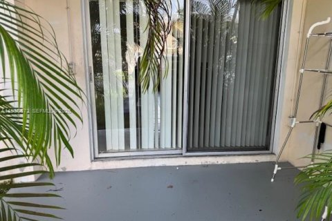 Condominio en alquiler en Miami, Florida, 1 dormitorio, 65.03 m2 № 1993935 - foto 9