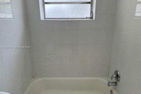 Condominio en alquiler en Miami, Florida, 1 dormitorio, 65.03 m2 № 1993935 - foto 12