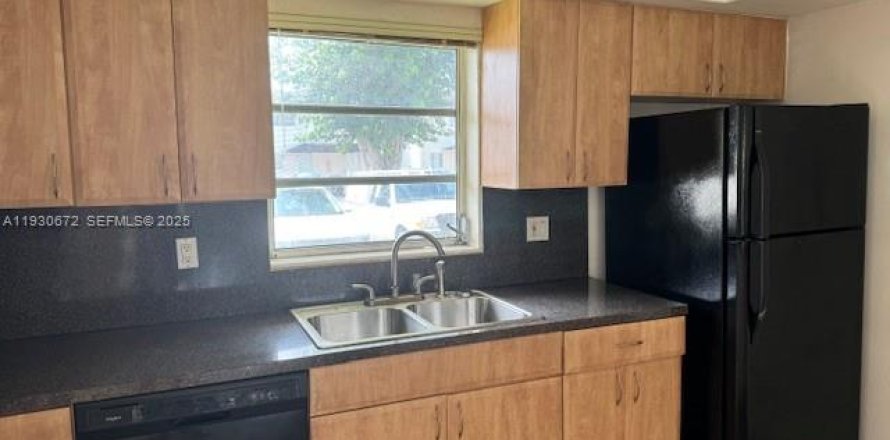 Condominio en Miami, Florida, 1 dormitorio  № 1993935