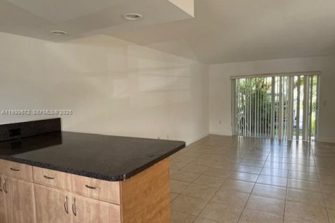 Condominio en alquiler en Miami, Florida, 1 dormitorio, 65.03 m2 № 1993935 - foto 10