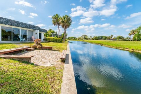 House in Tamarac, Florida 3 bedrooms, 203.83 sq.m. № 1682522 - photo 8