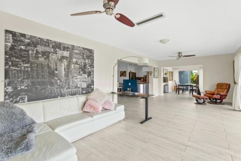 House in Tamarac, Florida 3 bedrooms, 203.83 sq.m. № 1682522 - photo 9